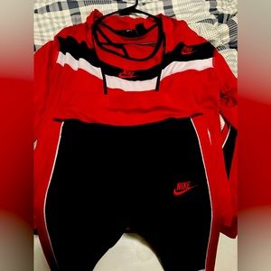 3 piece Nike suit for women size large but fits like a small